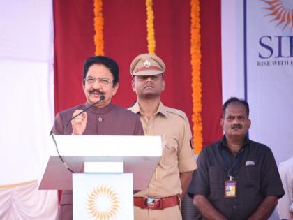 Students should not be left in the school, vidyasagar rao emotional appeals to the tribal childrens | विद्यार्थ्यांनी मध्येच शिक्षण सोडू नये, राज्यपालांचे आदिवासी मुलांना भावनिक आवाहन