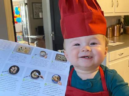 Latest sensation; Kobe to America; One-year-old cheerful, naughty chef | लेटेस्ट सेन्सेशन; अमेरिकेतला कोबे; एक वर्षाचा हसतमुख, खोडसाळ शेफ