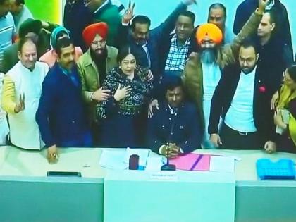 Chandigarh Mayor Election 2024: Despite the majority, the power was lost! AAP targets BJP in Chandigarh | बहुमत असतानाही सत्ता हातून गेली! चंडीगडमध्ये आपचा भाजपवर निशाना