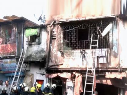 chembur fire case whole family burned before the eyes and screams shook the area | डोळ्यादेखत अख्खं कुटुंब जळालं; किंकाळ्यांनी हादरला परिसर, रहिवाशांमध्ये माजला हलकल्लोळ