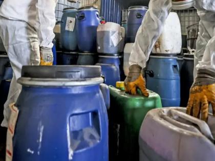 Smuggling of crores of chemical powder for intoxication from pharmaceutical company's hazards waste | औषधी कंपनीच्या टाकाऊ मालातून नशेसाठी रासायनिक पावडरची कोट्यवधींत तस्करी Smuggling of crores of chemical powder for intoxication from pharmaceutical company's hazards waste | औषधी कंपनीच्या टाकाऊ मालातून नशेसाठी रासायनिक पावडरची कोट्यवधींत तस्करी