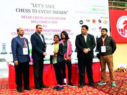 Akola's culture is one of the first women in the Dairy Chess competition | दल्ली येथील बुद्धिबळ स्पर्धेत अकोल्याची संस्कृती महिलांमधून प्रथम