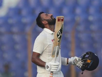 IND vs AUS : Cheteshwar Pujara completes 12000 runs in First Class cricket in India in his 145th match with a near 60 average, 36 hundreds and 48 half-centuries | IND vs AUS : चेतेश्वर पुजाराने ऑस्ट्रेलियाला दिला इशारा; सचिन तेंडुलकर, सुनील गावस्कर यांना न जमलेला विक्रम नोंदवला  