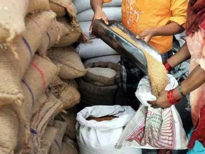 One lakh government employees in the state have distributed ration grains | राज्यातील एक लाख सरकारी कर्मचाऱ्यांनी लाटले रेशनचे धान्य