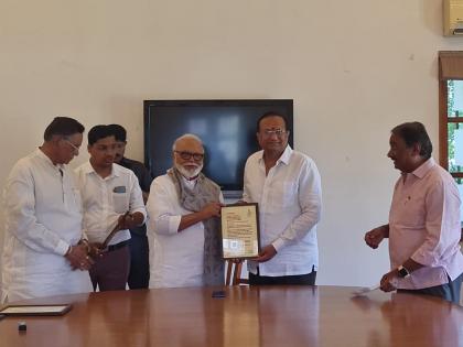 nationalist congress party leader chhagan bhujbal has been honored by the lokhitwadi mandal | लोकहितवादी मंडळाकडून राष्ट्रवादी काँग्रेसचे नेते छगन भुजबळ यांचा मानपत्र देऊन सन्मान