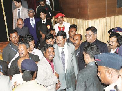 Chair is temporary and friendship is permanent, the love given by Chhatrapati Sambhajinagar cannot be forgotten; Chief Justice Bhushan Gawai's emotional statement | खुर्ची टेम्पररी अन् मैत्री पर्मनंट असते, छत्रपती संभाजीनगराने दिलेले प्रेम विसरता येणार नाही; सरन्यायाधीश भूषण गवई यांचे भावोत्कट उद्गार Chair is temporary and friendship is permanent, the love given by Chhatrapati Sambhajinagar cannot be forgotten; Chief Justice Bhushan Gawai's emotional statement | खुर्ची टेम्पररी अन् मैत्री पर्मनंट असते, छत्रपती संभाजीनगराने दिलेले प्रेम विसरता येणार नाही; सरन्यायाधीश भूषण गवई यांचे भावोत्कट उद्गार