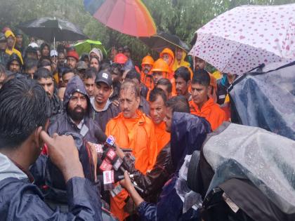 Chief Minister Eknath Shinde and Rural Development Minister Girish Mahajan visited the site after the Irshalwadi Landslide disaster in Raigad district  | रात्रीचा अंधार, घरांवर माती अन्‌ वरुन पाऊस-वारा; ग्रामविकासमंत्र्यांनी सांगितला बचावकार्याचा थरार