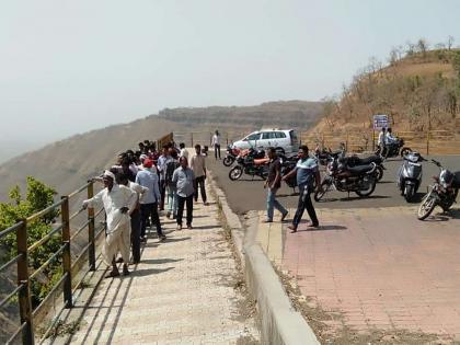 Suicide by taking a pledge of husband and wife in the Bhimkund valley of Chikhaldar | चिखलदऱ्याच्या भीमकुंड दरीत पती-पत्नीची उडी घेऊन आत्महत्या