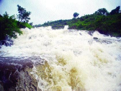 Due to the heavy rain, the Chikhhololi dam is full | दमदार पावसामुळे चिखलोली धरण भरले