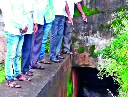 Leakage to Chikotra dam's service gate | चिकोत्रा धरणाच्या सर्व्हिस गेटला गळती