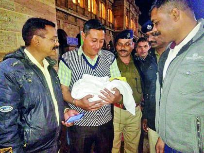 The woman gave birth to a baby at Nagpur railway station | नागपूर रेल्वेस्थानकावर महिलेने दिला बाळाला जन्म