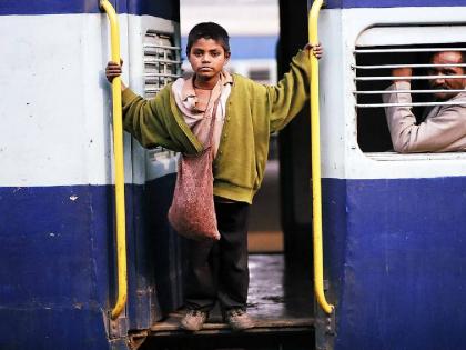 child who were lost in train found their parents, success of railway police | रेल्वेत हरविलेल्या अमर,अकबर अन् ॲन्थनीला मिळाले आई-बाबा, सुरक्षा मोहिमेत रेल्वेचे यश