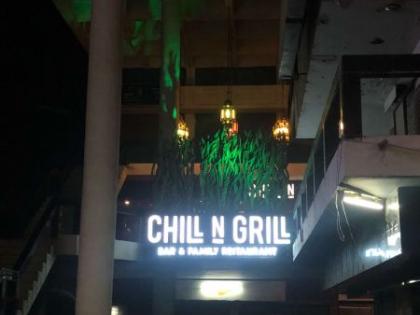 Raid on Chill N Grill in Nagpur: Employees selling beer before bar! | नागपुरातील चील एन ग्रीलवर छापा : बारपुढे बीअर विकत होते कर्मचारी!