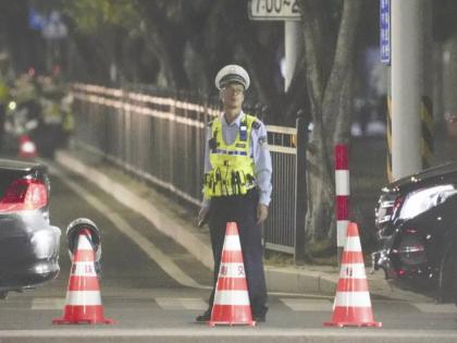 A terrible accident in China Car crushes people outside sports center, 35 dead on the spot | चीनमध्ये भीषण अपघात! क्रीडा केंद्राबाहेर कारने लोकांना चिरडले, ३५ जणांचा जागीच मृत्यू