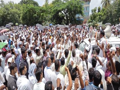 Stop illegal imports Grape growers in Sangli district march against Chinese raisins | चोरटी आयात थांबवा; चीनच्या बेदाण्याविरोधात सांगली जिल्ह्यातील द्राक्ष उत्पादकांचा मोर्चा Stop illegal imports Grape growers in Sangli district march against Chinese raisins | चोरटी आयात थांबवा; चीनच्या बेदाण्याविरोधात सांगली जिल्ह्यातील द्राक्ष उत्पादकांचा मोर्चा