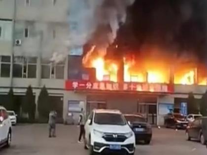 china shanxi province fire at a building 11 people died several injured 63 people resued | चीनच्या लुलियांग प्रांतात इमारतीला भीषण आग, 26 जणांचा होरपळून मृत्यू, बचावकार्य सुरू