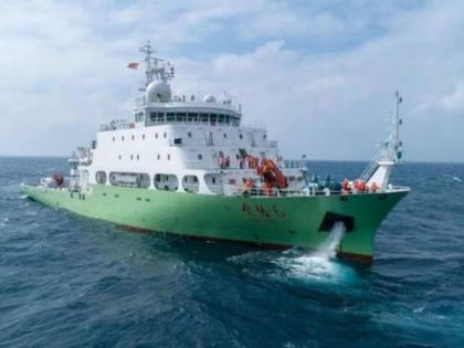 Intrusion of 600 Chinese ships and foreign boats into Maharashtra's maritime territory | महाराष्ट्राच्या सागरी हद्दीत ६०० चिनी जहाजांसह परप्रांतीय बोटींची घुसखोरी