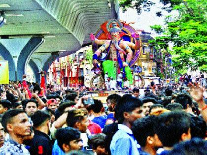 Dharmadhaka of Ganesha's arrival with Chinchpokli's Chintamani | चिंचपोकळीच्या चिंतामणीसह गणरायाच्या आगमनांचा धूमधडाका