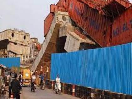 The mechanism to remove the collapsed girder of the flyover in Chiplun has finally been introduced | चिपळुणातील उड्डाणपुलाचे कोसळलेले गर्डर हटविण्यासाठी यंत्रणा अखेर दाखल