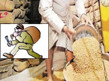 Theft of 700 kg of government grain in Chiplun, a case has been registered against one person | चिपळुणात शासकीय धान्याची चोरी, एकावर गुन्हा दाखल