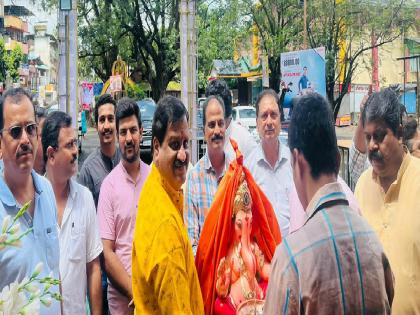 Political opponents gather on the occasion of Ganesh festival in Chiplun | चिपळुणात गणेशोत्सवानिमित्ताने राजकीय विरोधक एकत्र