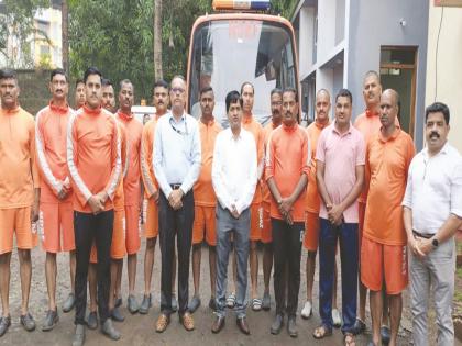 NDRF team arrives in Chiplun, administration prepares to prevent possible damage due to heavy rain | चिपळुणात एनडीआरएफची तुकडी दाखल, अतिवृष्टीमुळे होणारे संभाव्य नुकसान टाळण्यासह प्रशासनाकडून तयारी NDRF team arrives in Chiplun, administration prepares to prevent possible damage due to heavy rain | चिपळुणात एनडीआरएफची तुकडी दाखल, अतिवृष्टीमुळे होणारे संभाव्य नुकसान टाळण्यासह प्रशासनाकडून तयारी