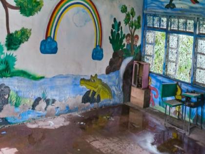 As many as 39 Marathi schools of Zilla Parishad in Chiplun taluka have leakages | पावसाच्या सहवासात विद्यार्थी गिरवताहेत शिक्षणाचे धडे, चिपळूण तालुक्यातील तब्बल ३९ शाळांना गळती As many as 39 Marathi schools of Zilla Parishad in Chiplun taluka have leakages | पावसाच्या सहवासात विद्यार्थी गिरवताहेत शिक्षणाचे धडे, चिपळूण तालुक्यातील तब्बल ३९ शाळांना गळती