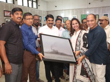 Kolhapur Art Foundation launches exhibition of paintings | कोल्हापूर आर्ट फौंडेशनच्या चित्र-शिल्प प्रदर्शनास प्रारंभ