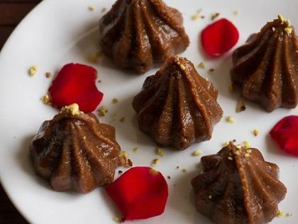 Modakala chocolate, sweet of dried fruits | मोदकाला चॉकलेट, ड्रायफ्रुट्सची गोडी