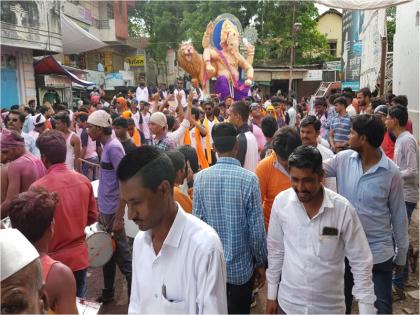 In Chopda, the beginning of the varnishing procession of Mr. Visarjan | चोपडय़ात श्री विसर्जन मिरवणुकीला सुरुवात