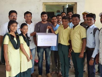 Fund for flood victims, collected by students in Chopda | चोपड्यात विद्यार्थ्यांनी गोळा केला पूरग्रस्तांसाठी निधी