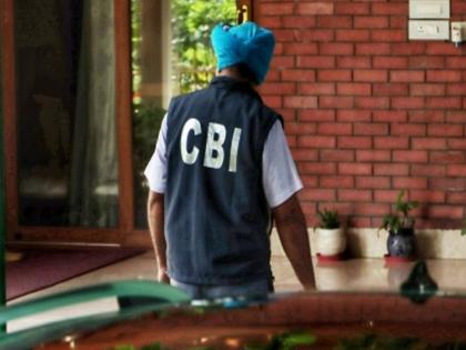 CBI case against CGST officer for demanding, accepting bribe | अटक नको तर १ कोटी रुपयेच हवेत, तेही आताच हवेत; व्यापाऱ्याने ५० लाख दिले, मग...