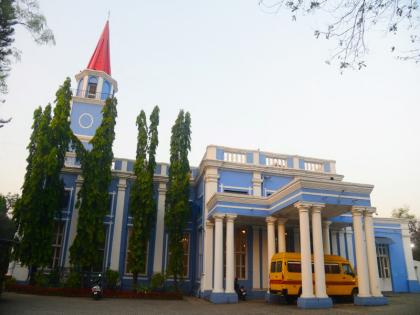 The first church built by the British in Pune Learn about the unique treasures of rare objects | Christmas Days: पुण्यात ब्रिटिशांनी बांधलेले पहिले चर्च; जाणून घ्या दुर्मिळ वस्तूंचा अनोखा खजाना