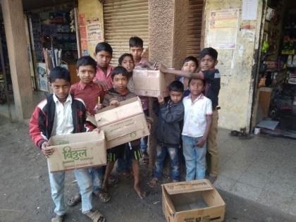 Students taking the initiative to clean the Inzori village | इंझोरी गावाच्या स्वच्छतेसाठी चिमुकल्या  विद्यार्थ्यांनी घेतला पुढाकार 