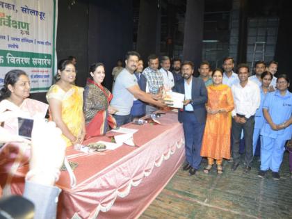 Gyan Prabhodini first in Garbage Management of Clean Survey Competition in Solapur, Prize Distribution by Milind Joshi | सोलापूरातील स्वच्छ सर्वेक्षण स्पर्धेतील कचरा व्यवस्थापनात ज्ञानप्रबोधिनी प्रथम,  मिलिंद जोशी यांच्या हस्ते पारितोषिक वितरण