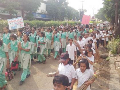 27 street cleanliness rallies in Solapur city, 20 thousand students participate in 193 schools | सोलापूर शहरात २७ ठिकाणी स्वच्छता रॅली, १९३ शाळांमधील २० हजार विद्यार्थ्यांचा सहभाग