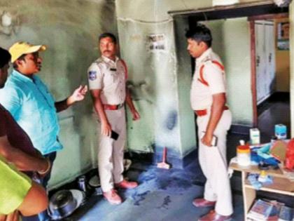 Scooter battery explosion Death of old age Three injured | स्कूटरच्या बॅटरीचा स्फोट; वृद्धाचा मृत्यू; तिघे जखमी 