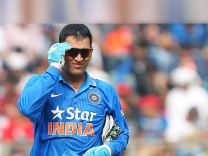 Strength will increase if Mahendra Singh Dhoni joins Team India, former Pakistani cricketer said benefits | MS Dhoni : महेंद्रसिंह धोनी टीम इंडियासोबत आल्यास वाढेल ताकद, माजी पाकिस्तानी क्रिकेटरनं सांगितले फायदे