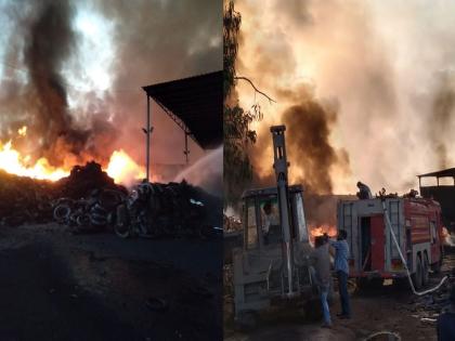 Fire breaks out in scrap market in Nashik | नाशिकला भंगार बाजारात अग्नितांडव, तीस दुकाने जळून खाक