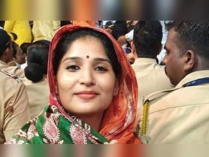 Case registered against Karuna Munde for misappropriation of party funds; Allegation of taking 22 lakh cash and gold | पक्षनिधीत गैरव्यवहाराचा करुणा मुंडेंवर गुन्हा दाखल; २२ लाख रोख, सोनेही घेतल्याचा आरोप