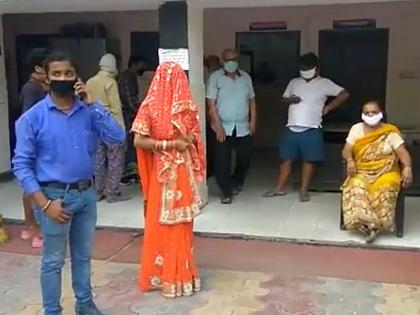 Mother sent son to buy grocery he returned with a bride sna | Video : घरून गेला रेशन आणायला अन् घेऊन आला सुनबाई; मग जे घडलं, ते तुम्हीच पाहा