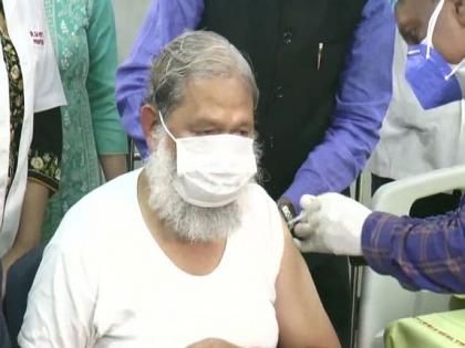 CoronaVirus Marathi News Haryana minister anil vij take covaxin vaccine dose | CoronaVaccine: कोव्हॅक्सीनच्या तिसऱ्या टप्प्यावरील परीक्षणाला सुरुवात, मंत्री अनिल विज यांनी टोचून घेतली पहिली लस