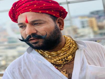 Meet the gold man of bihar prem singh who wears one and half kg gold | OMG! माणूस आहे, की चालतं फिरतं सोन्याचं दुकान? कोण आहे दीड कोटी रुपयांची ज्वेलरी घालणारा हा 'गोल्ड मॅन'