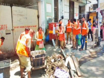 Basic facilities rather than colorful uniforms were provided; The new uniform of the sweepers is in discussion | कलरफुल गणवेशापेक्षा मूलभूत सुविधा दिल्या तरी बस्स झाले; सफाई कामगारांचा नवीन गणवेश चर्चेत