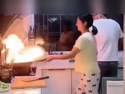 Husband wife video A fire broke out in the kitchen, The husband ran out leaving the wife alone | किचनमध्ये आग लागली, पतीनं पत्नीला एकटं सोडून बाहेर धूम ठोकली अन् मग...; पाह VIDEO