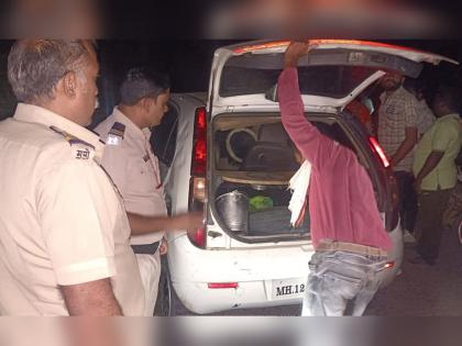 Thrill of suspicious vehicle chase at midnight, Thieves leave vehicle with cow on Danapur Road | मध्यरात्री संशयास्पद वाहनाच्या पाठलागाचा थरार, दानापूर रोडवर गायीसह वाहन सोडून चोरटे पसार