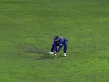 IND vs SL, 2nd T20I Live Updates : Rohit Sharma becomes the first Indian player to complete 50 catches in T20 internationals | IND vs SL, 2nd T20I Live Updates : रोहित शर्माने इतिहास रचला, असा पराक्रम करणारा पहिला भारतीय ठरला; शोएब मलिकवरही भारी पडला