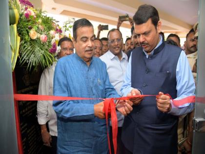 E-Granthalaya launched by Nitin Gadkari and Devendra Fadnavis |  ई-ग्रंथालयाचे नितीन गडकरी व देवेंद्र फडणवीस यांच्या हस्ते लोकार्पण 