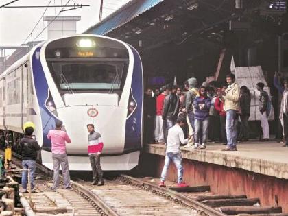 Stone pelting by Samajkantaka on Vande Bharat train near Bhilai | वंदे भारत ट्रेनवर भिलाईजवळ समाजकंटकाकडून दगडफेक