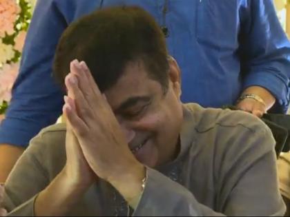 Housefull wishes to Nitin Gadkari on birthday | नितीन गडकरींना वाढदिवसाच्या ‘हाऊसफुल्ल’ शुभेच्छा